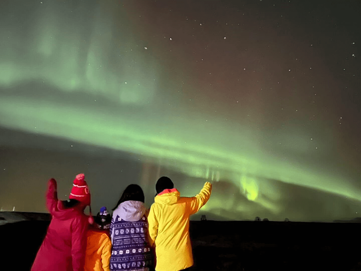 family iceland trip northern light